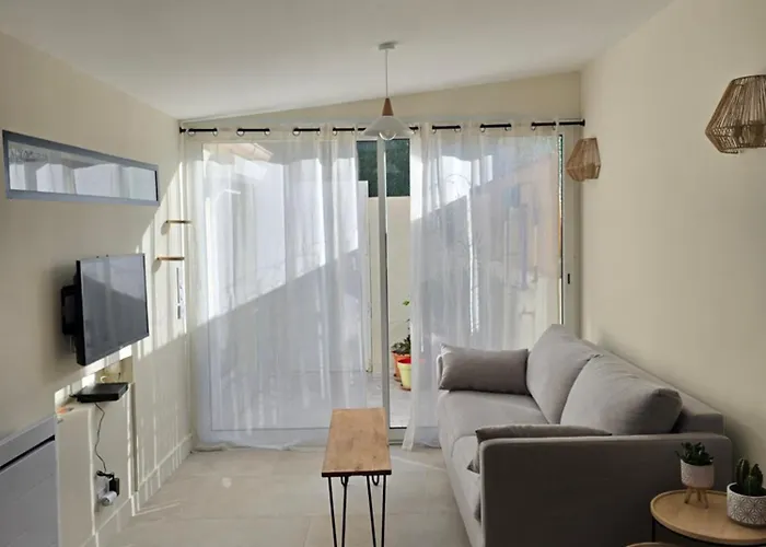 Renovated Loft Next To Monaco شقة *