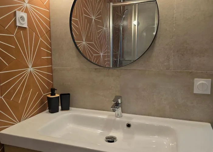Renovated Loft Next To Monaco شقة